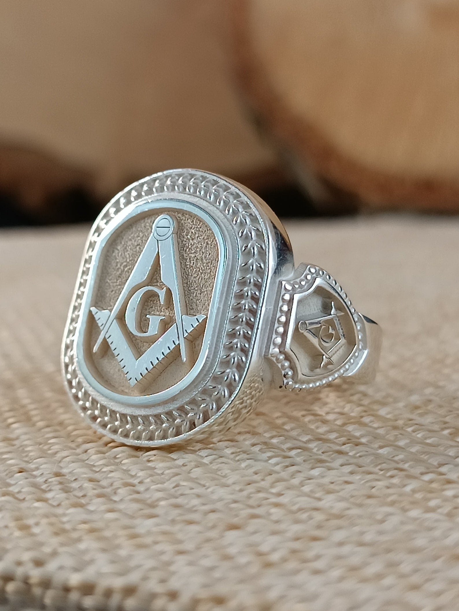 Master Mason Blue Lodge Ring - Silver Square & Compass With G Oval Shape - Bricks Masons
