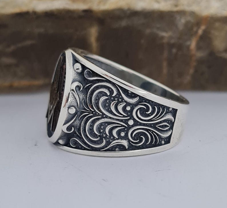 Master Mason Blue Lodge Ring - Compass & Square, Black Onyx - Bricks Masons